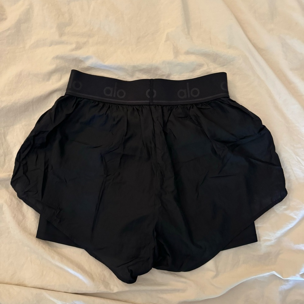 ALO Yoga Jet Black Dual-Layer Shorts - Picture 4 of 4